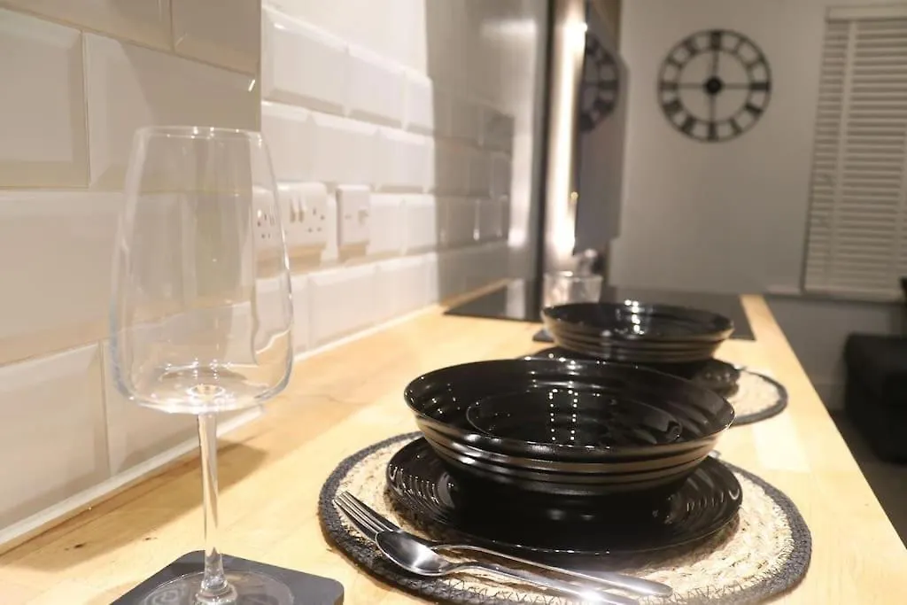 Modern 2 Bed Flat Southampton- Close To Central Station & Shops Southampton