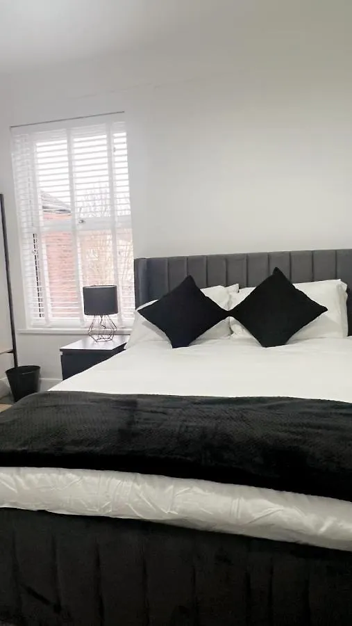 Modern 2 Bed Flat Southampton- Close To Central Station & Shops Southampton